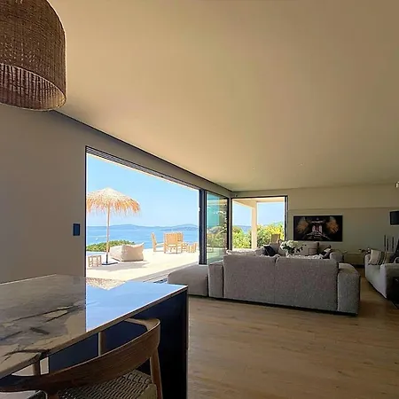 Beautiful Villa With Incredible Sea View *