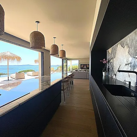 Beautiful Villa With Incredible Sea View *